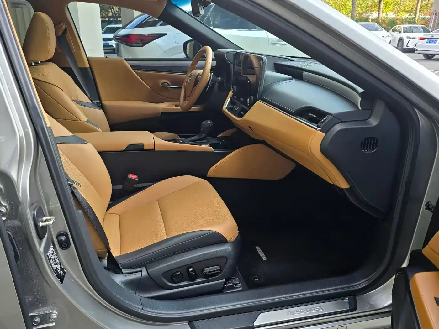 Lexus ES 2025 300h Ultimate Edition фото 8