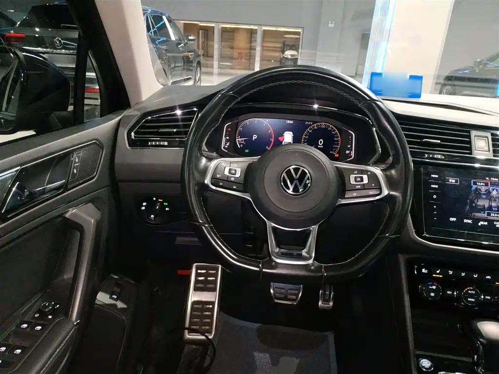Volkswagen Tiguan L 2021 330TSI Automatic 2WD R-Line Premium фото 11