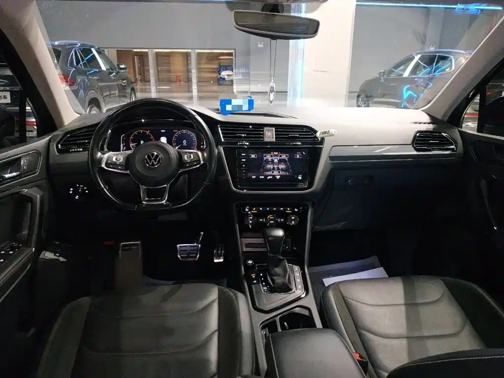 Volkswagen Tiguan L 2021 330TSI Automatic 2WD R-Line Premium фото 10
