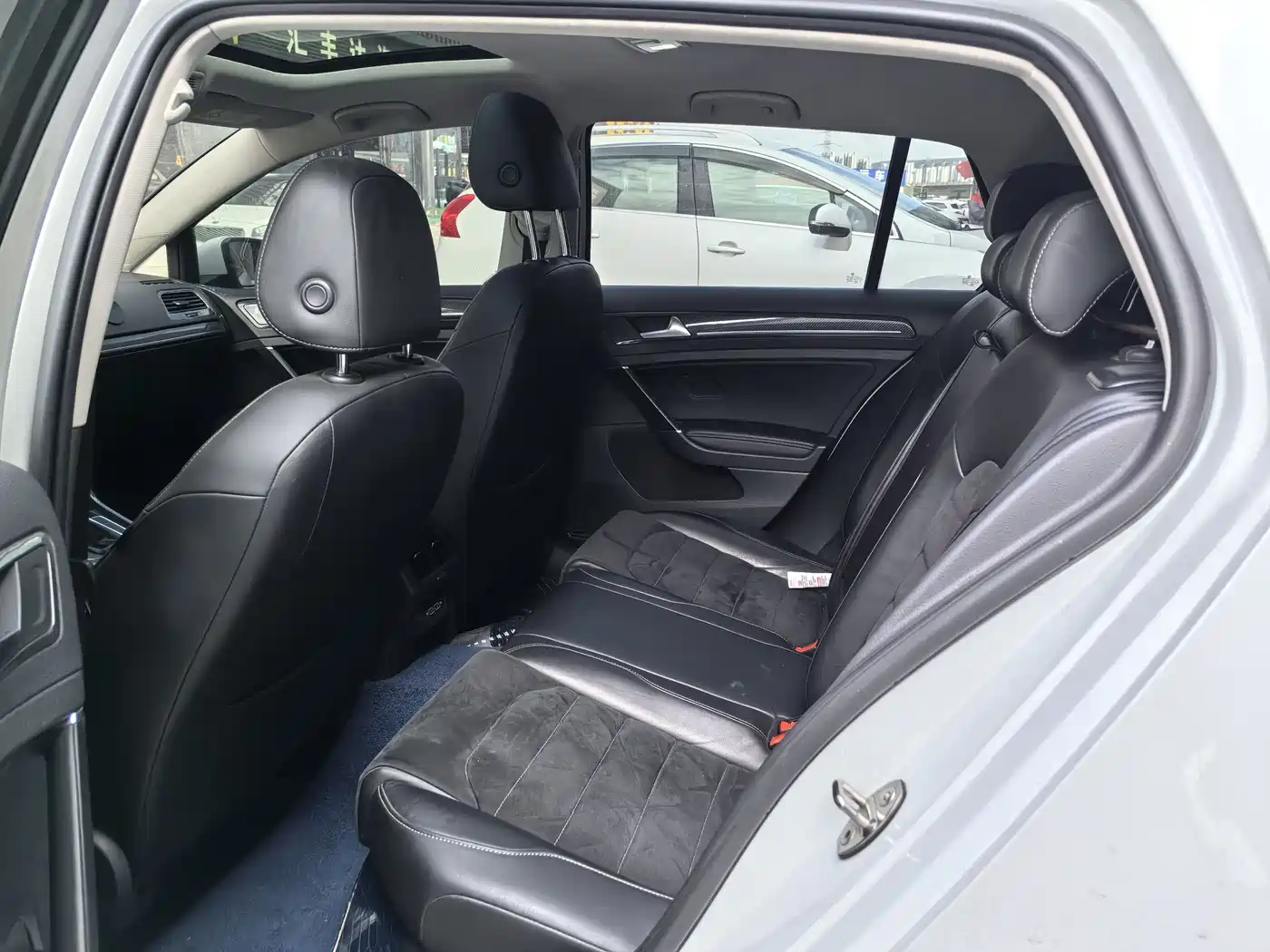 Volkswagen Golf 2020 Beloved Edition 280TSI DSG Luxury фото 8
