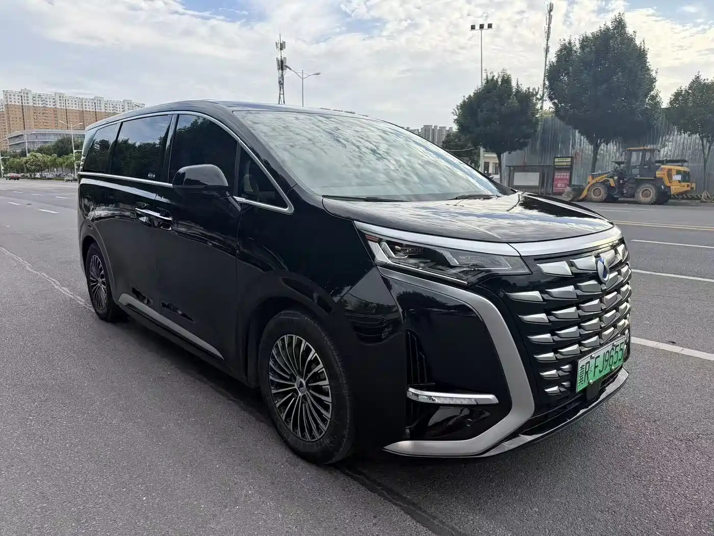 Denza D9 2024 DM-i 980 AWD Prestige фото 3