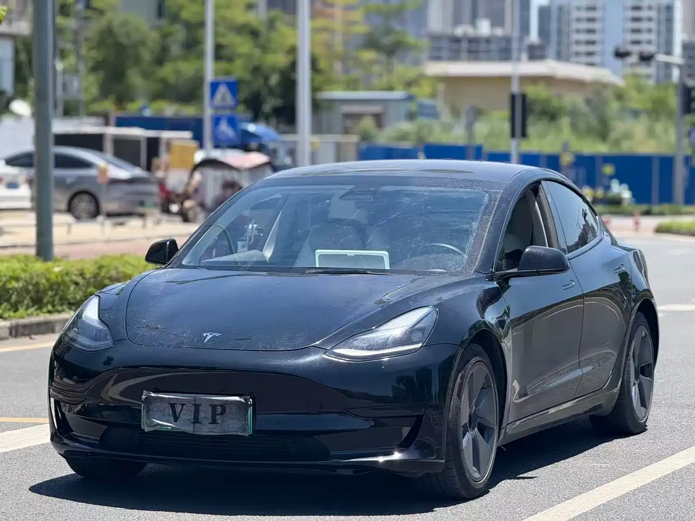 Фото 1 - Tesla Model 3