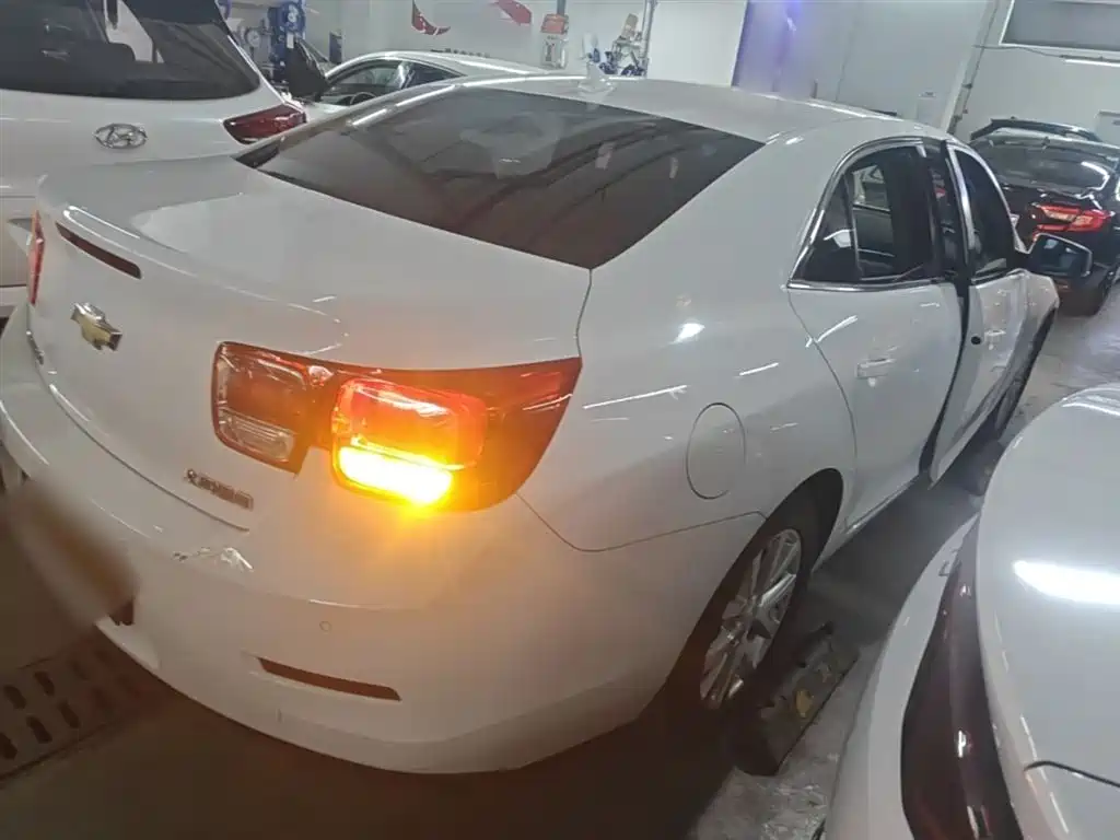 Chevrolet Malibu 2014 2.0L Automatic Luxury фото 7