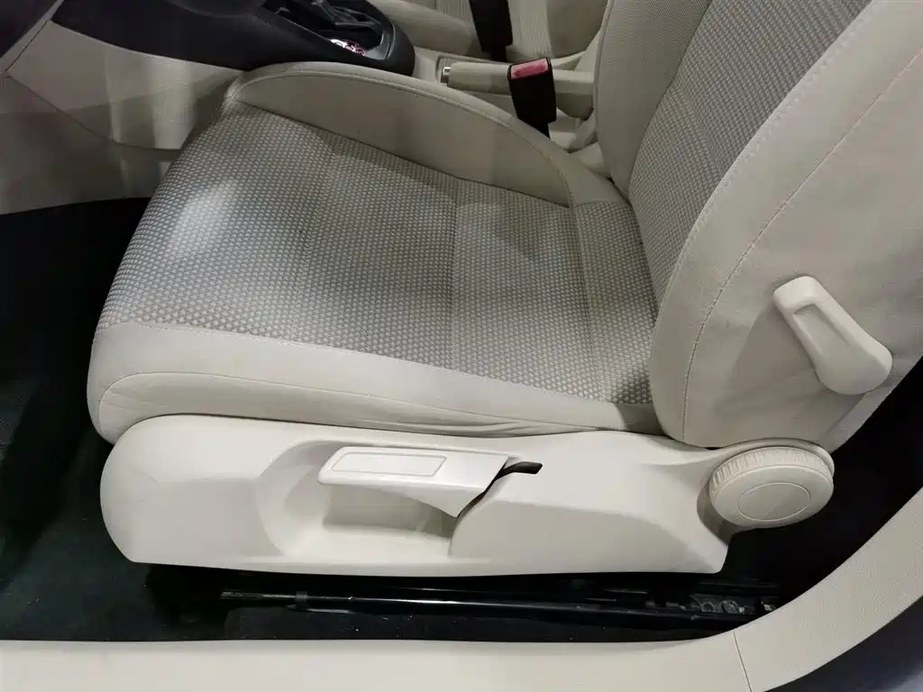 Volkswagen Golf 2012 1.6 Automatic Comfort Type фото 20