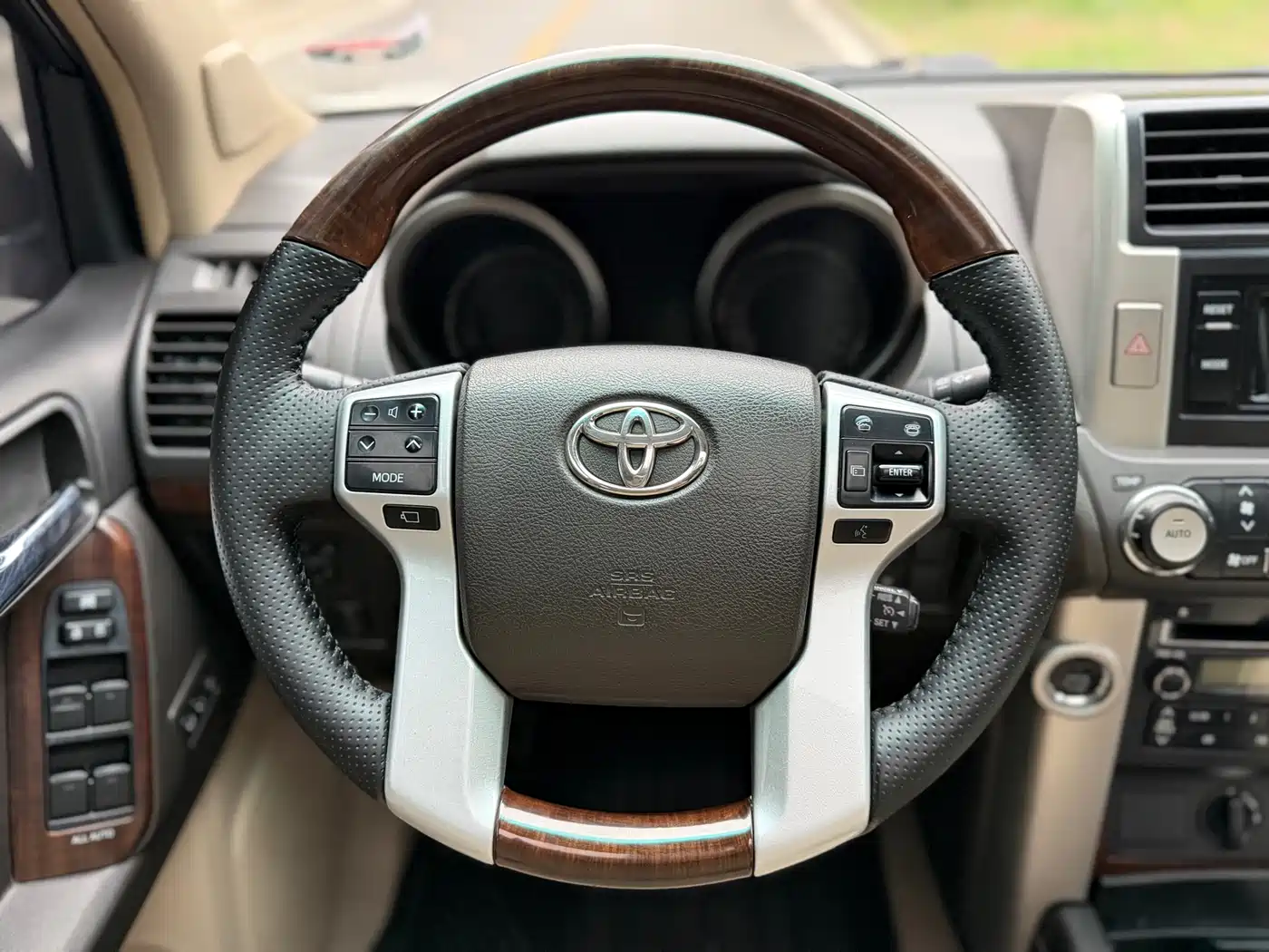 Toyota Prado 2010 4.0L Automatic VX фото 6