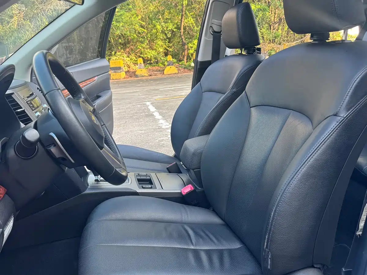 Subaru Outback 2011 2.5i Luxury Edition фото 9