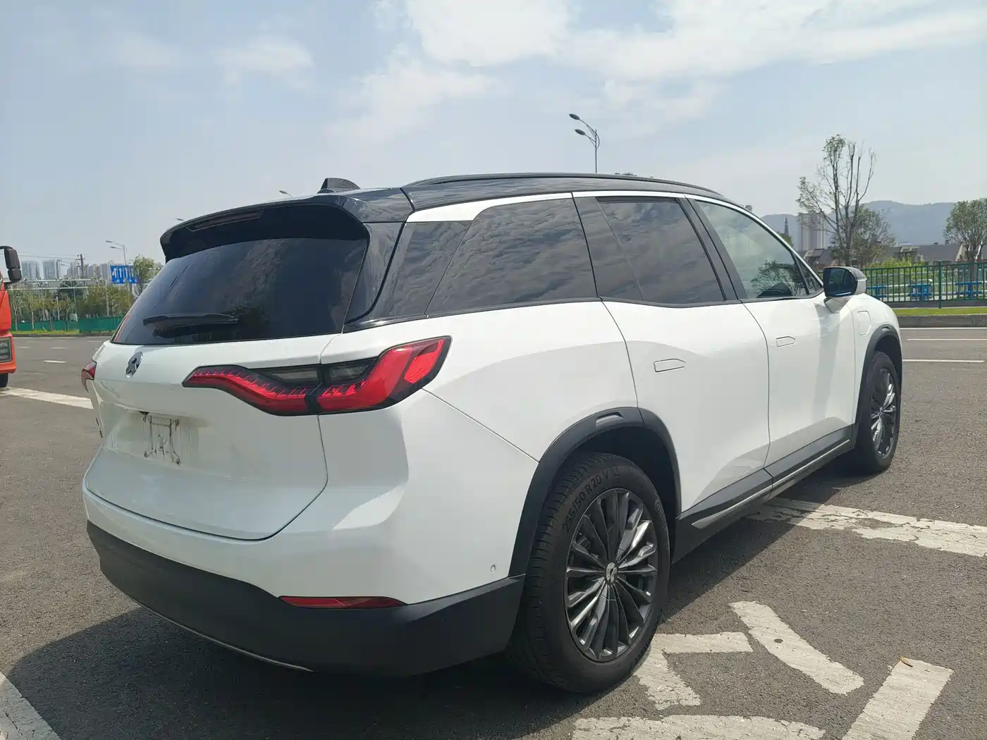 NIO ES8 2019 2018 355KM Base Model 7-Seater Version