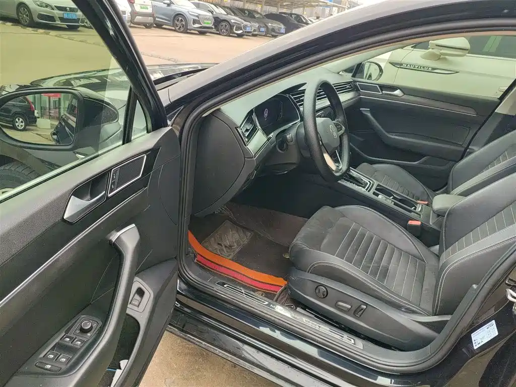 Volkswagen Magotan 2020 330TSI DSG Luxury фото 12