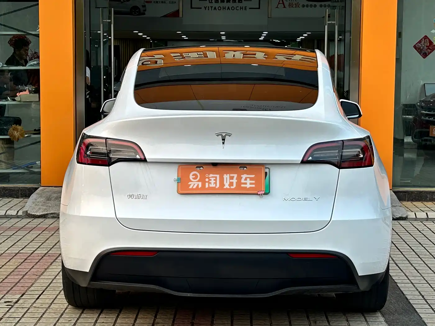 TESLA MODEL Y