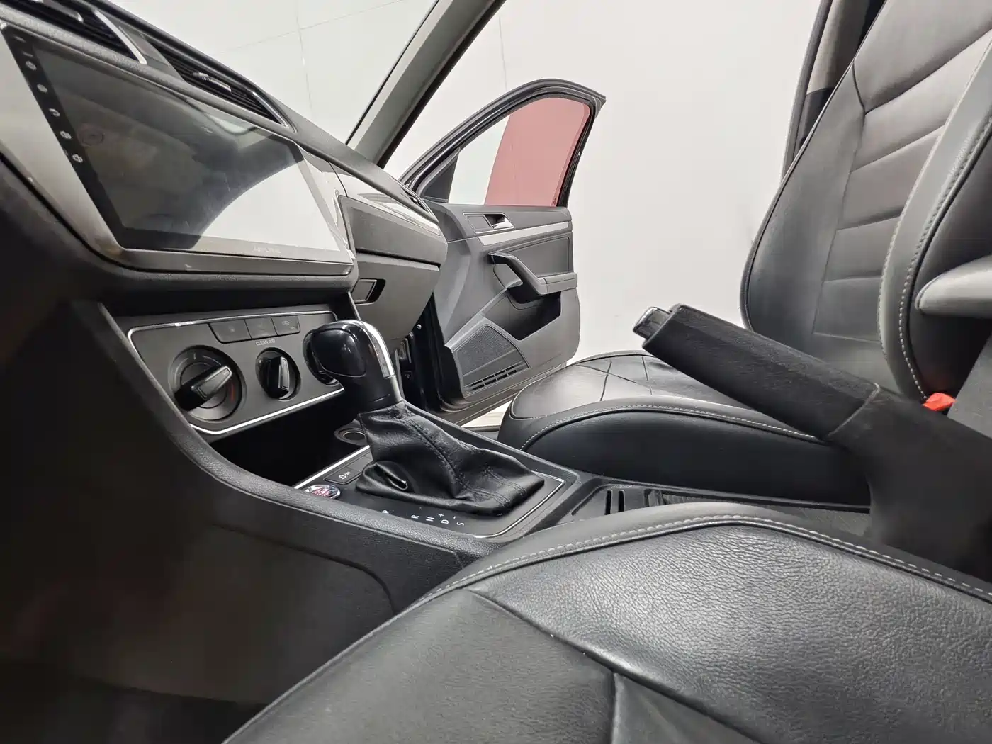 Volkswagen Lavida 2017 1.6L Automatic Comfort Edition фото 12