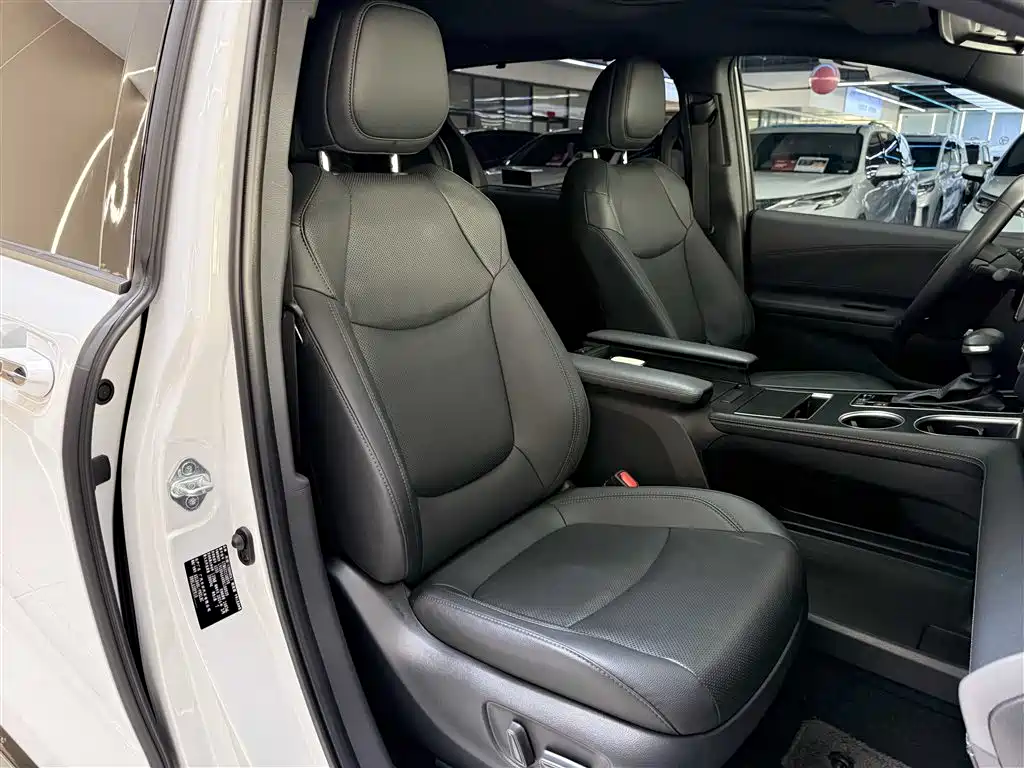 Toyota Sienna 2023 2.5L Hybrid Premium Edition фото 10