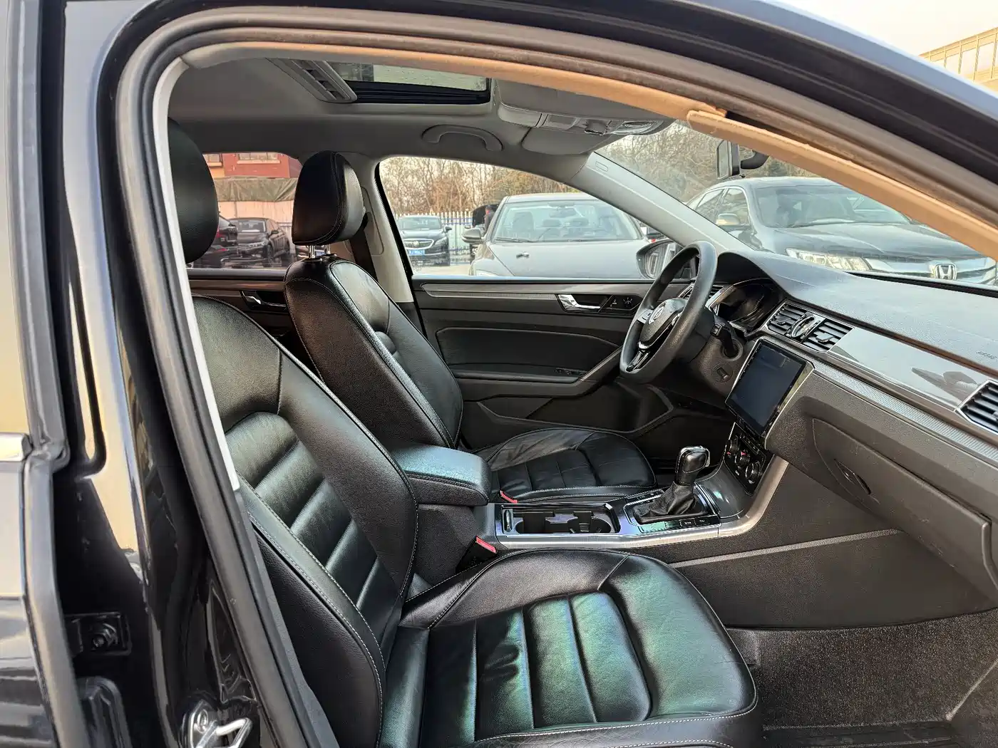 Volkswagen Passat 2016 280TSI DSG Honor Edition фото 6