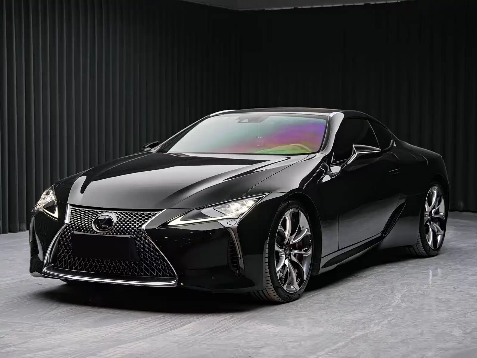 Фото 1 - Lexus LC