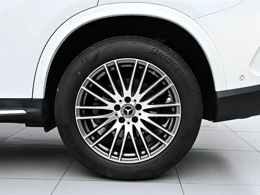 Mercedes-Benz GLC 2023 GLC 300 L 4MATIC Sport 5-Seater фото 36
