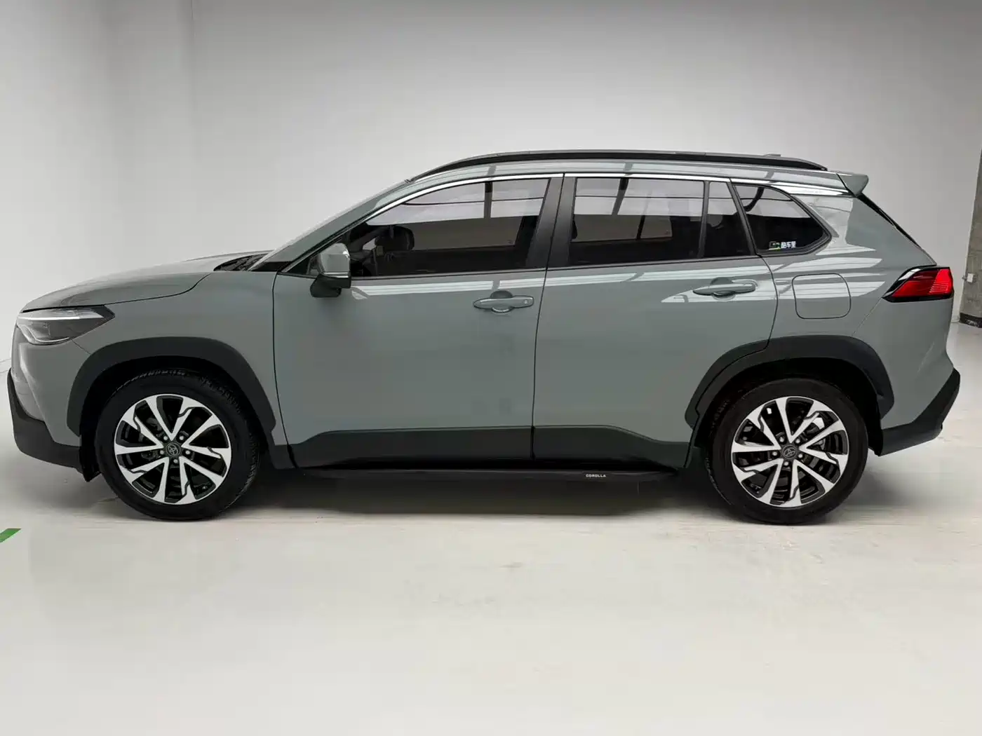 Toyota Corolla Cross 2023 2.0L Premium Edition фото 9