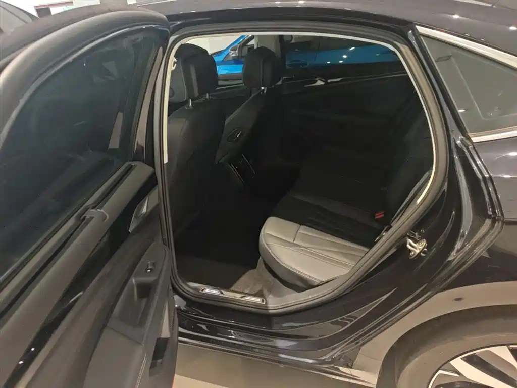 Volkswagen Passat 2025 Outstanding 380TSI Dragon Glory Edition фото 17