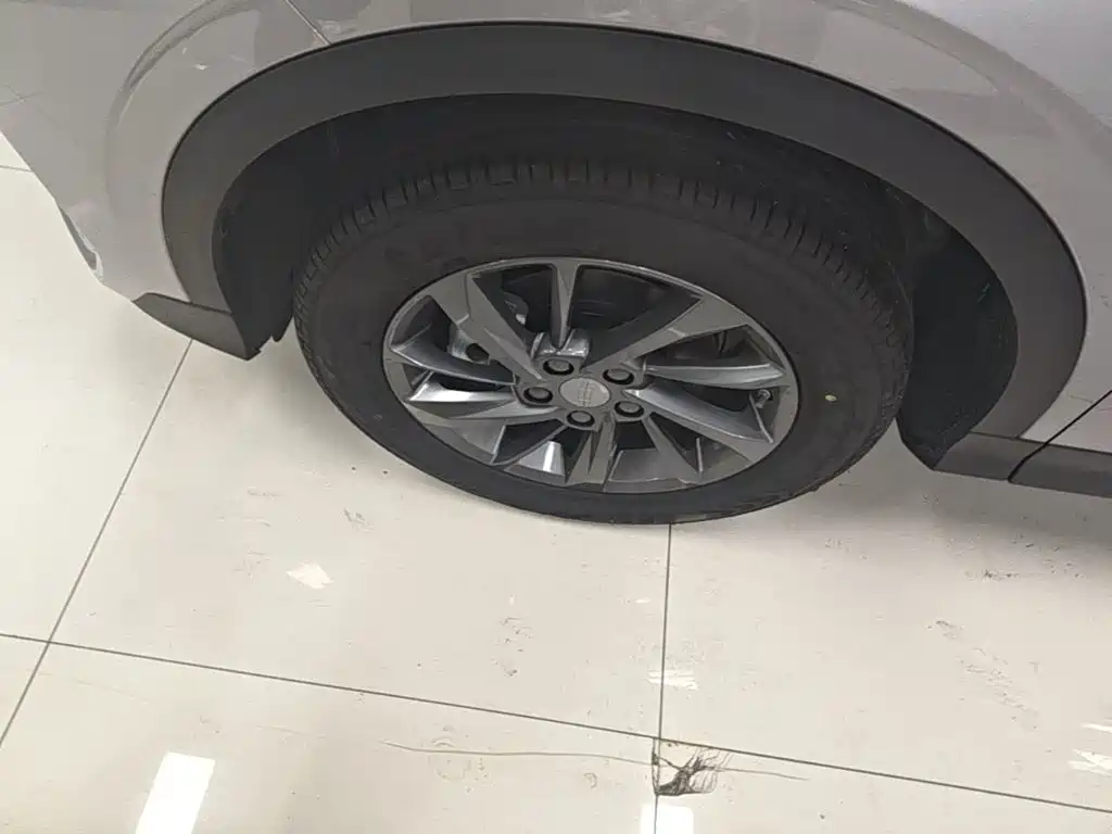 Фото 23 - Geely Coolray