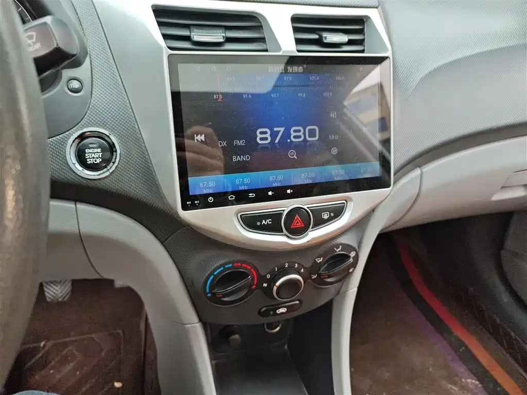 Hyundai Verna 2014 1.4L Manual Top TOP фото 13