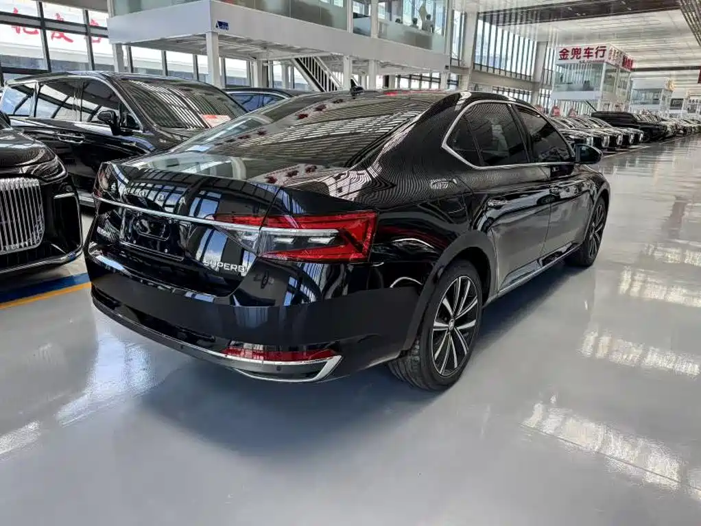 Фото 4 - Škoda Superb