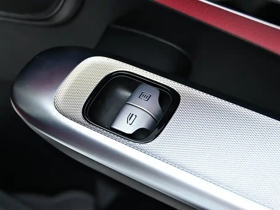 Mercedes-Benz GLC 2023 GLC 300 L 4MATIC Sport 5-Seater фото 27