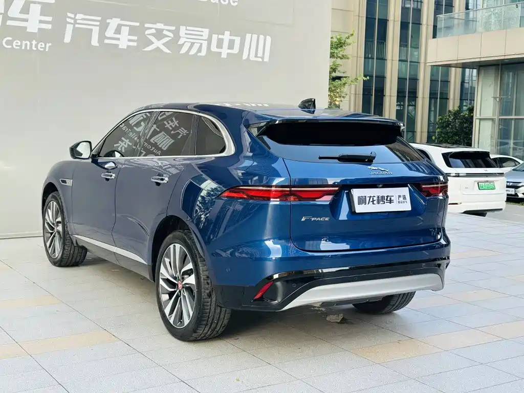 Фото 17 - Jaguar F-PACE