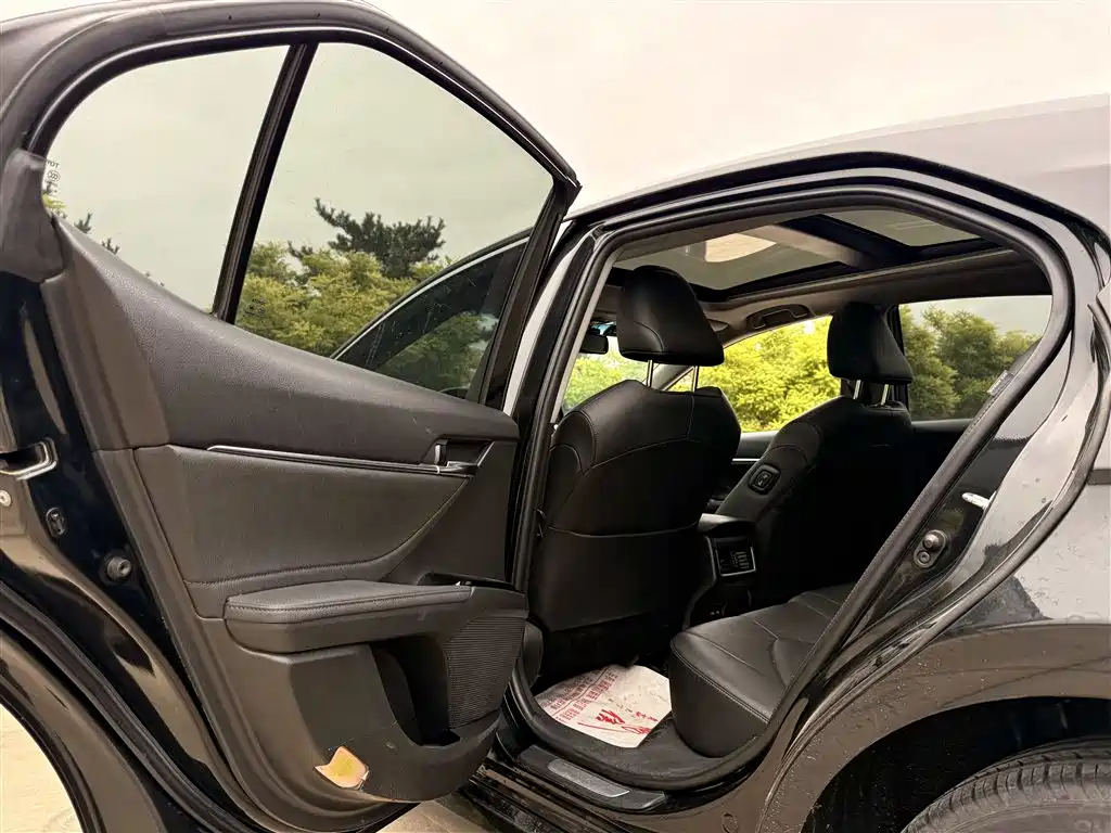 Toyota Camry 2021 2.5G Luxury Edition фото 11