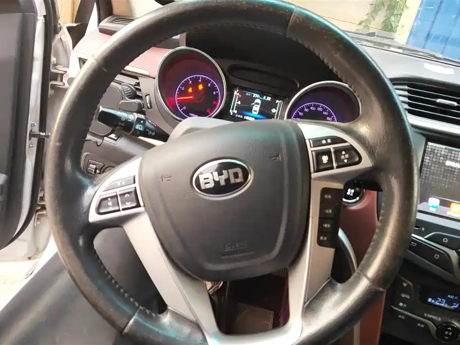 BYD G5 2014 1.5TID Automatic Premium фото 15