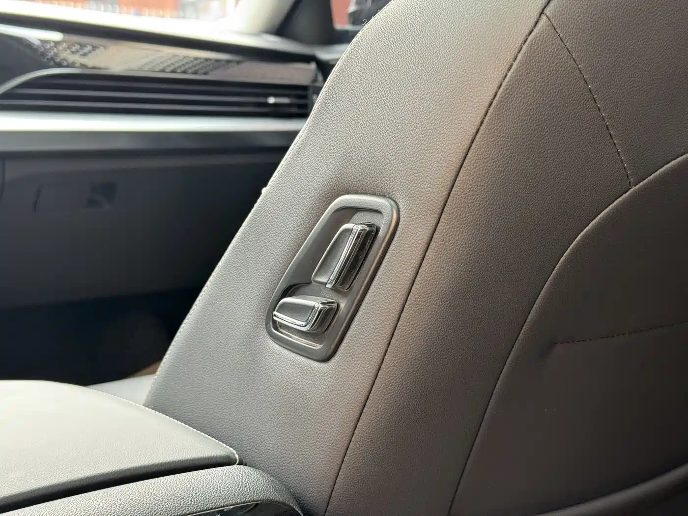 Volkswagen Passat 2023 Facelift 330TSI Elite Edition фото 17