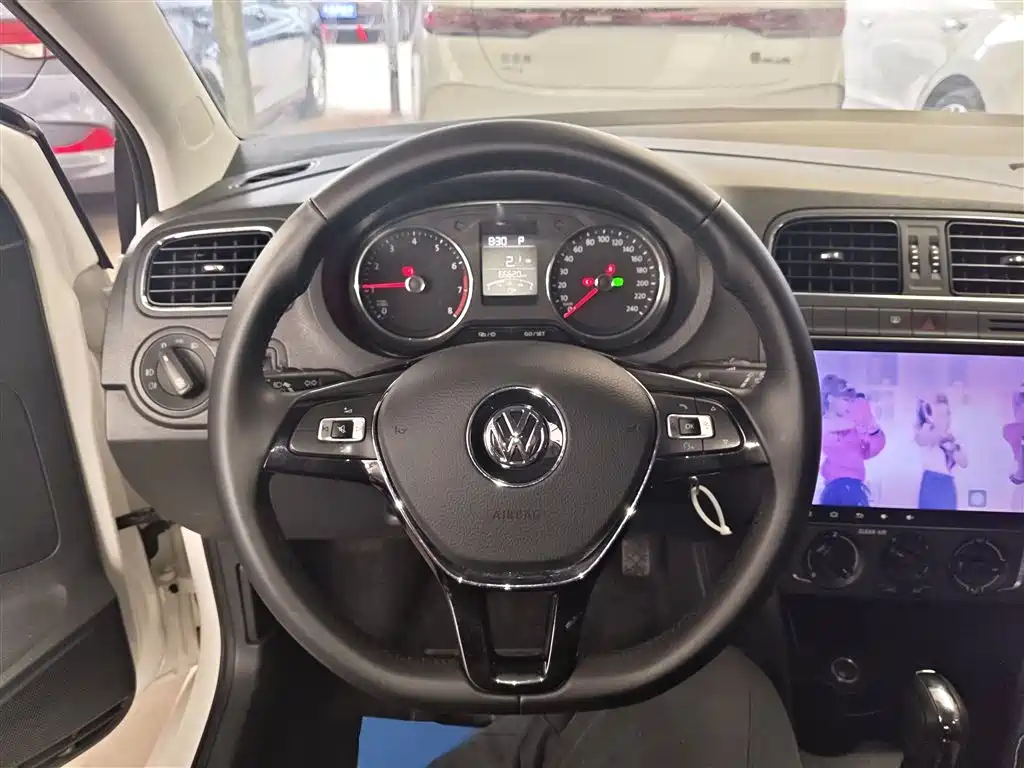 Volkswagen Polo 2016 1.6L Automatic Comfort фото 7