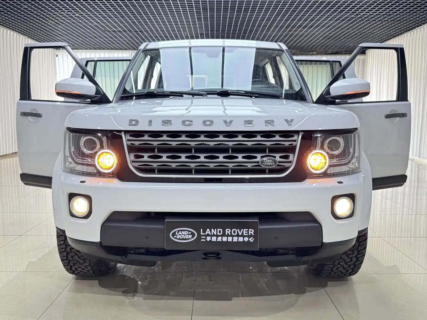 Land Rover Discovery 2015 3.0 SC V6 SE фото 2