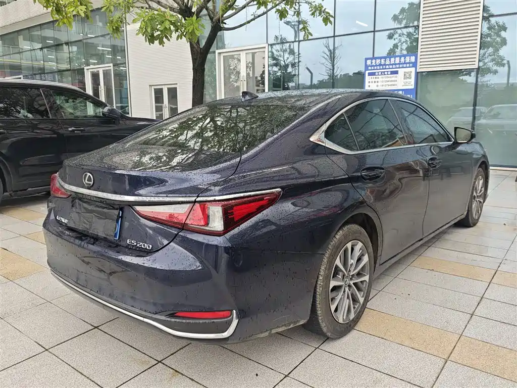 Фото 6 - Lexus ES