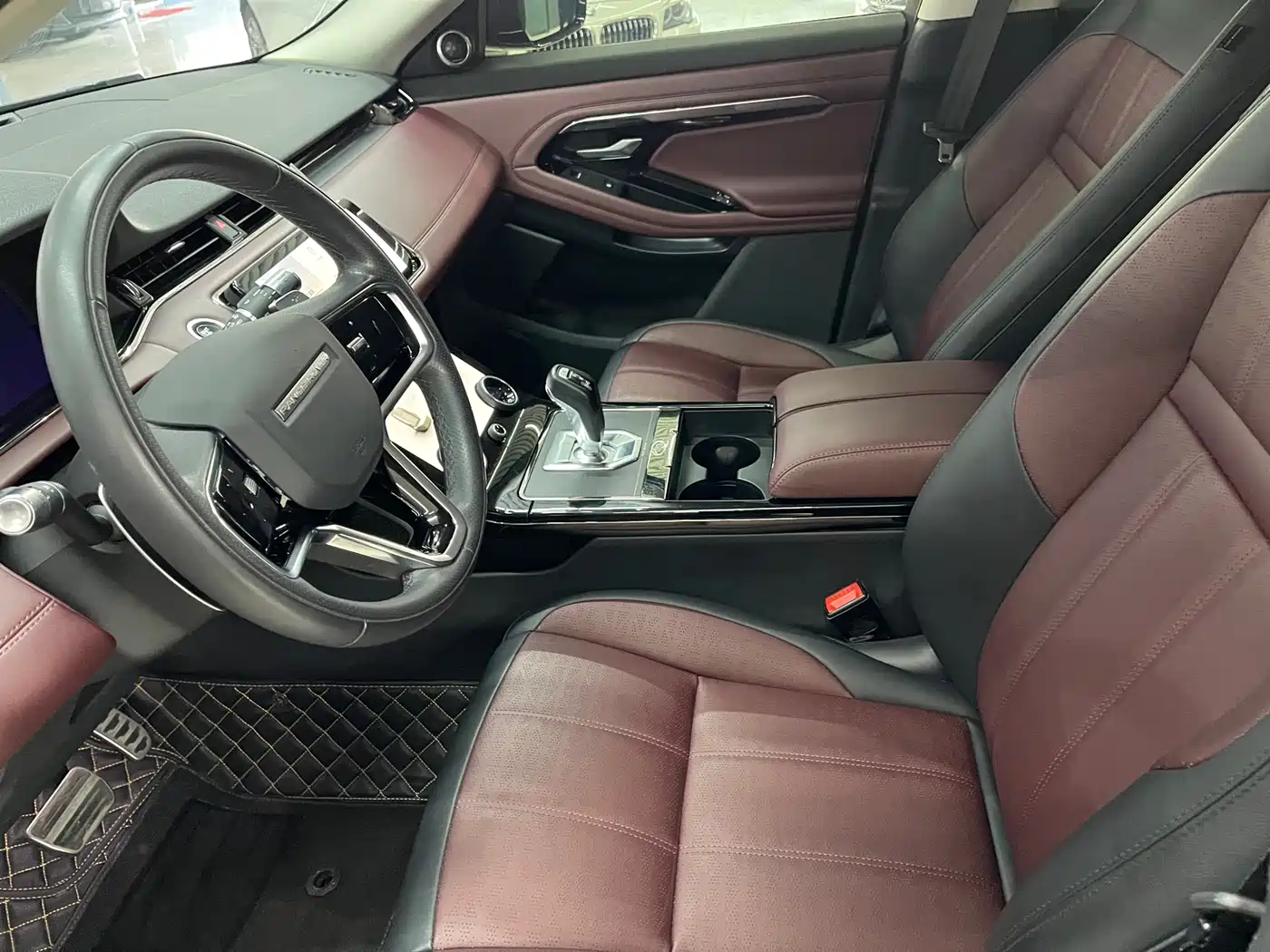 Land Rover Range Rover Evoque 2021 Range Rover Evoque L 249PS R-Dynamic First Edition Launch Edition фото 7