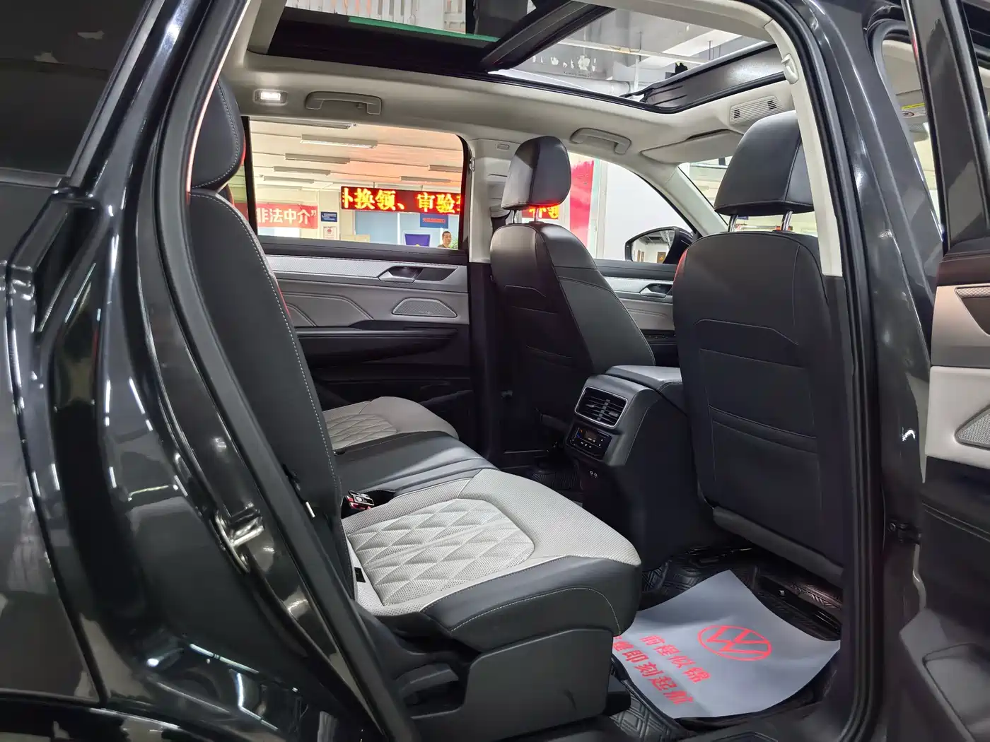 Volkswagen Talagon 2023 380TSI 4WD R-Line Launch Edition фото 24