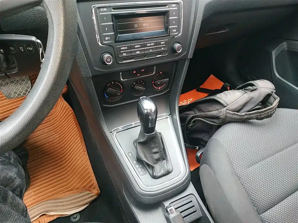 Volkswagen Bora 2017 1.6L Automatic Fashion Edition фото 14
