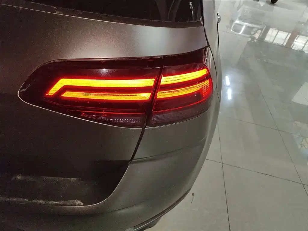 Volkswagen Golf 2020 Beloved Edition 280TSI DSG Comfort фото 24