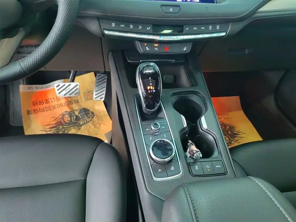 Cadillac XT4 2021 28T FWD Premium Edition фото 10