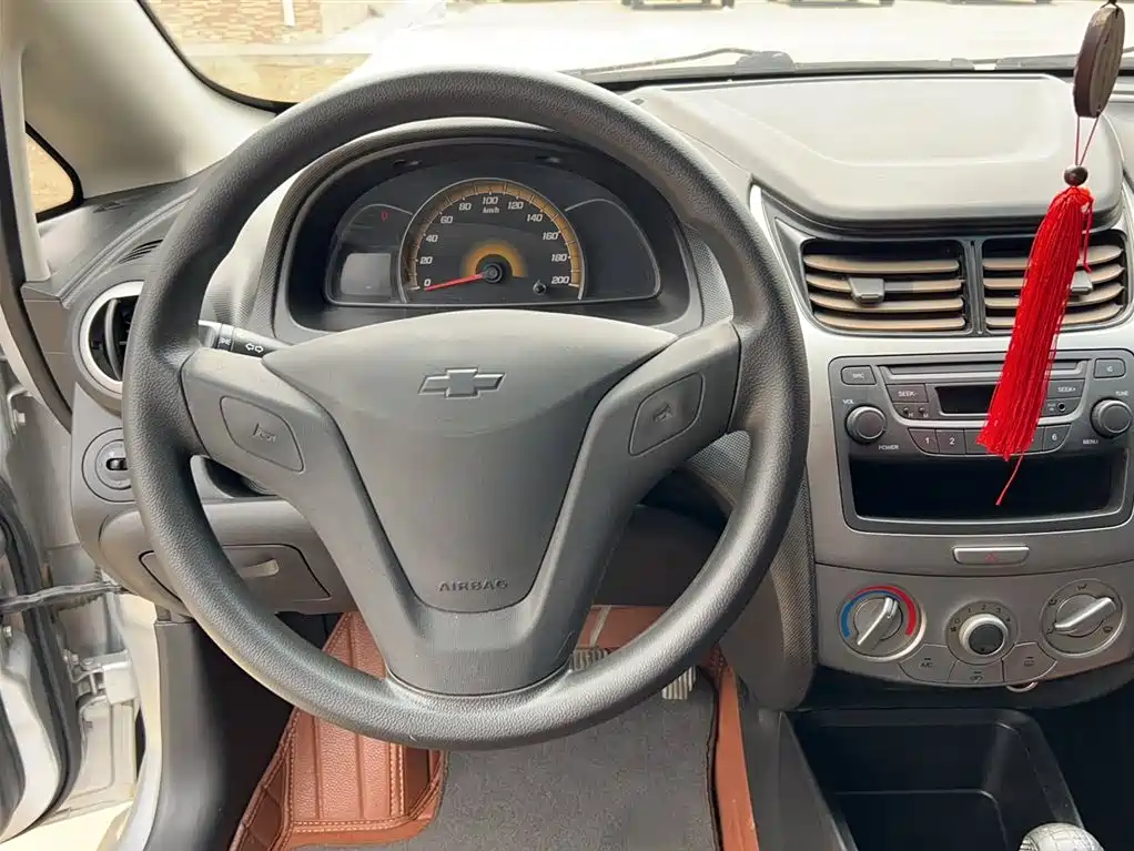 Chevrolet Sail 2013 Sedan 1.4L Manual Ideal Happiness Edition фото 5