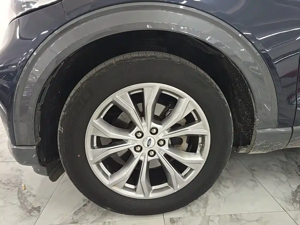 Фото 23 - Ford Explorer