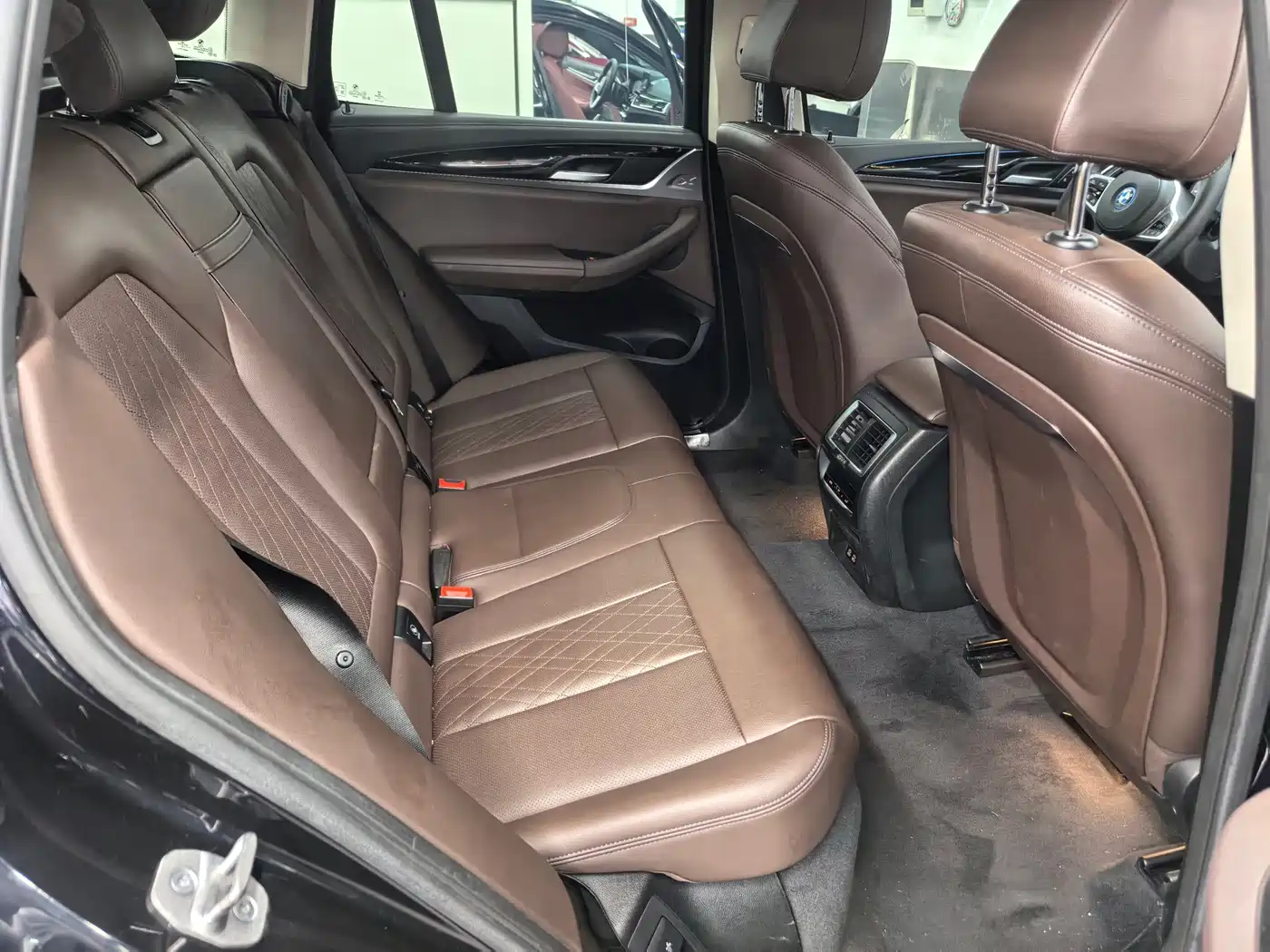 Фото 8 - BMW iX3