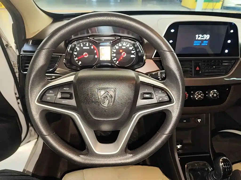 Baojun 310W 2017 2017 1.5L Manual Fashion Edition (China V)