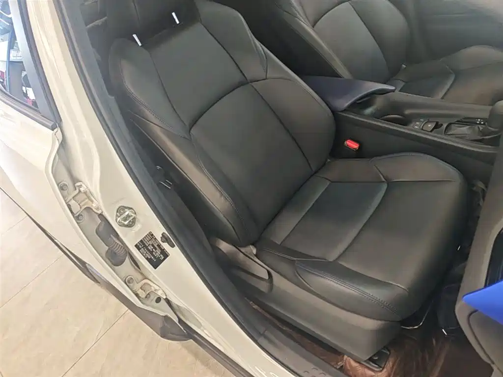 Toyota C-HR 2022 2.0L Leading Edition фото 25