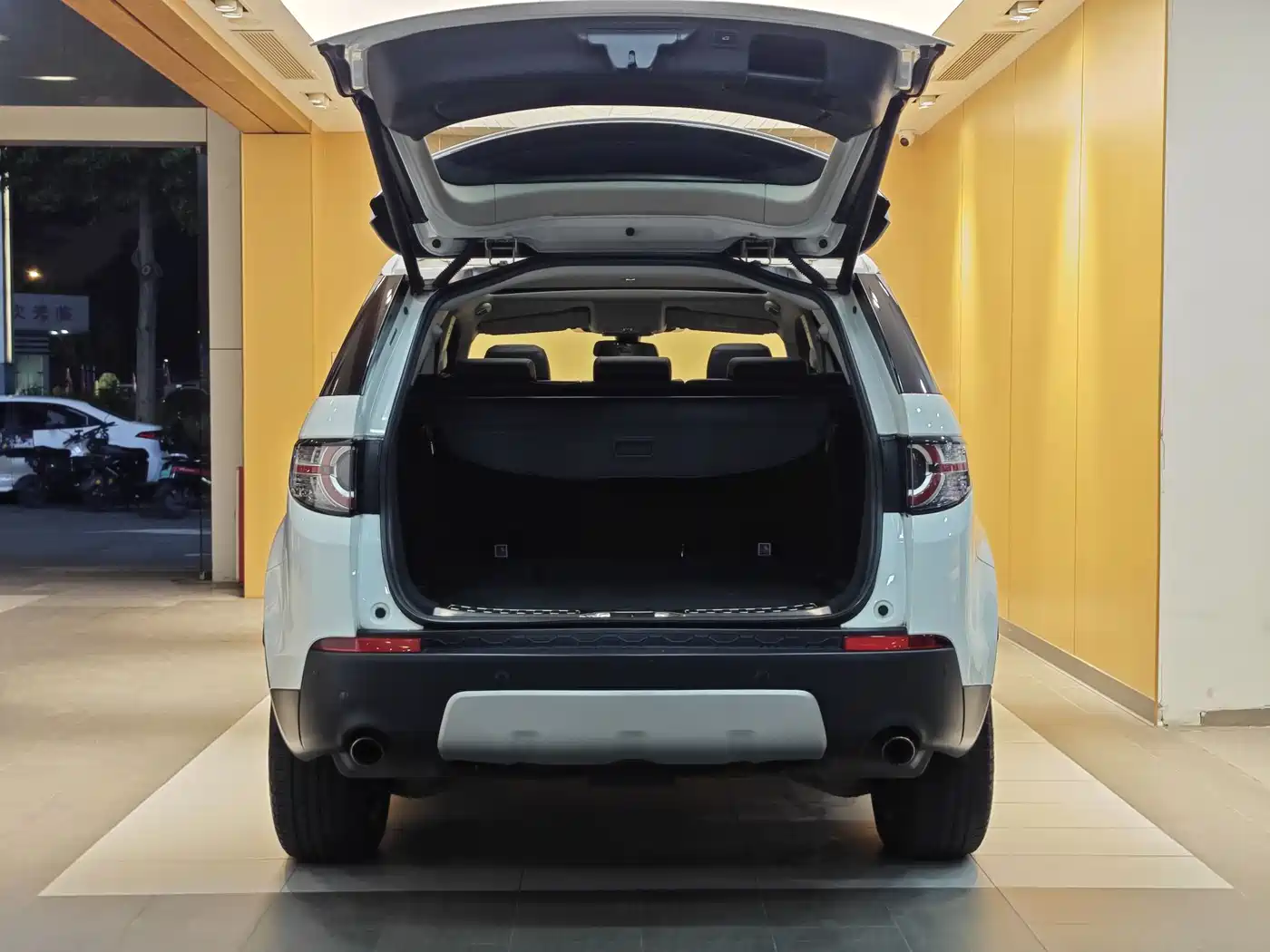 Land Rover Discovery Sport 2017 2.0T HSE фото 27