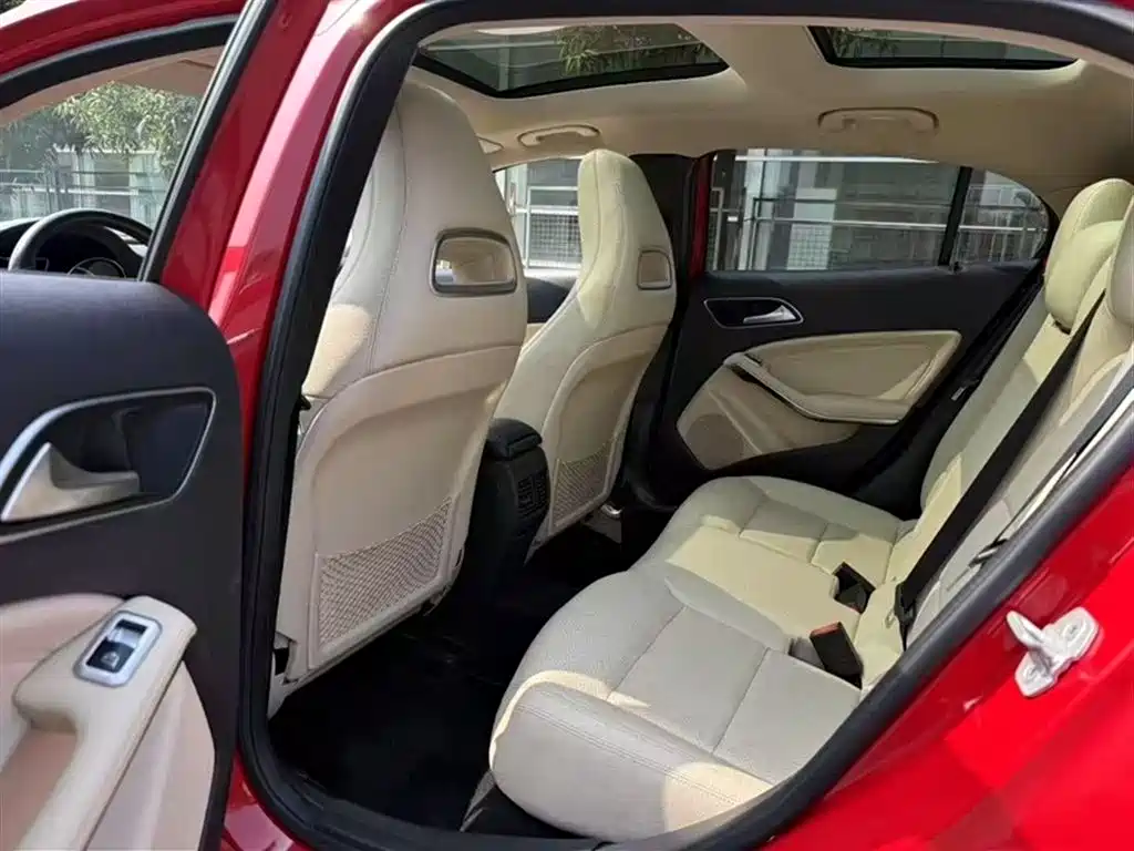 Mercedes-Benz GLA 2015 GLA 220 4MATIC Fashion Edition фото 13