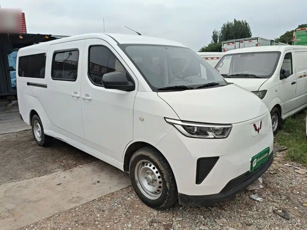 Wuling Motors Wuling Yangguang 2025 2024 300KM Comfort Bus Version 75kW