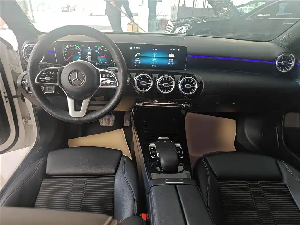 Mercedes-Benz A-Class (Import) 2019 A 200 Dynamic Version фото 6