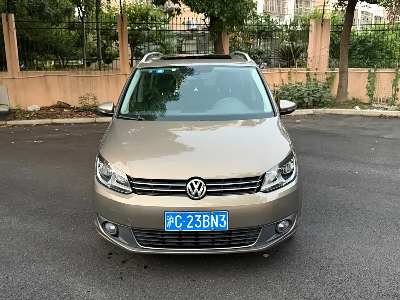 Volkswagen Touran 2015 1.4T DSG Comfort Edition 5-seater фото 2