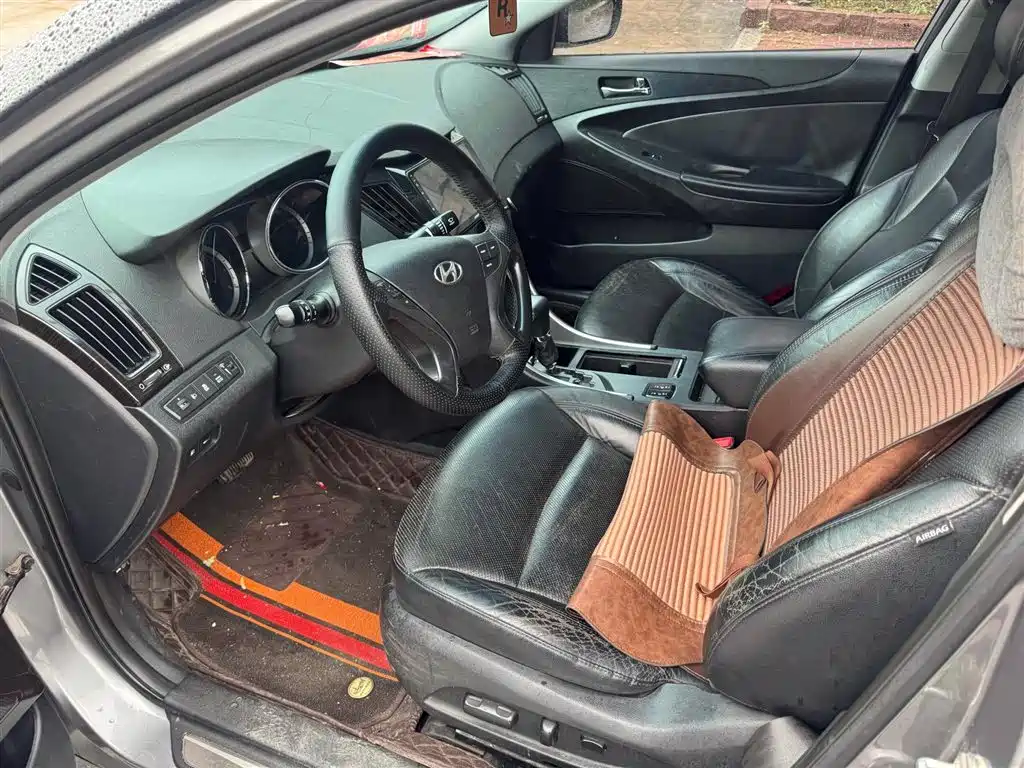 Hyundai Sonata 2011 2.0L Auto Top Edition фото 5