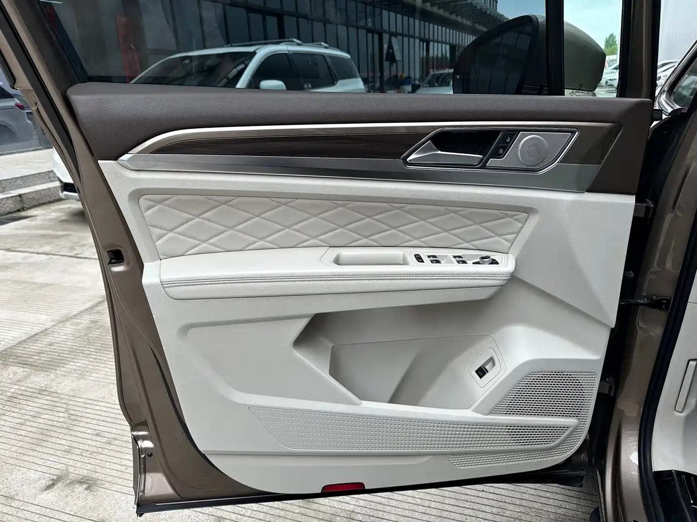 Volkswagen Viloran 2020 380TSI Premium фото 16