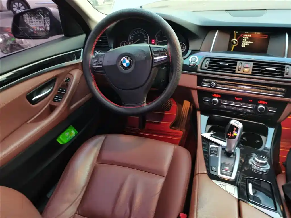 BMW 5 Series (Import) 2014 520i Classic фото 3
