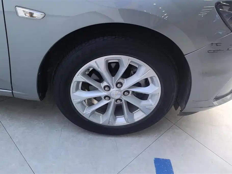 CHEVROLET CRUZE